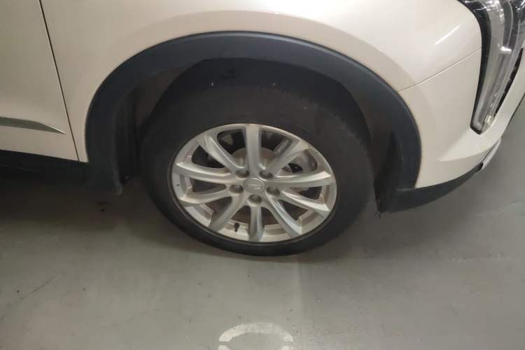 Used Cadillac XT4 2020 Revised Version 28T Two-Wheel Drive Tech Edition Right Front Wheel Hub
