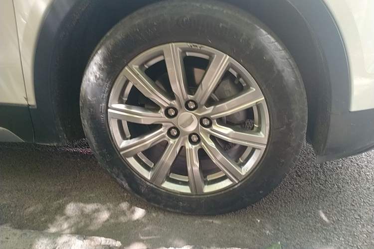 Used Cadillac XT4 2020 Revised Version 28T Two-Wheel Drive Luxury Edition Right Front Wheel Hub