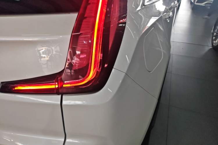 Used Cadillac XT4 2020 28T Two-Wheel-Drive Leading Version Right Rear Taillight