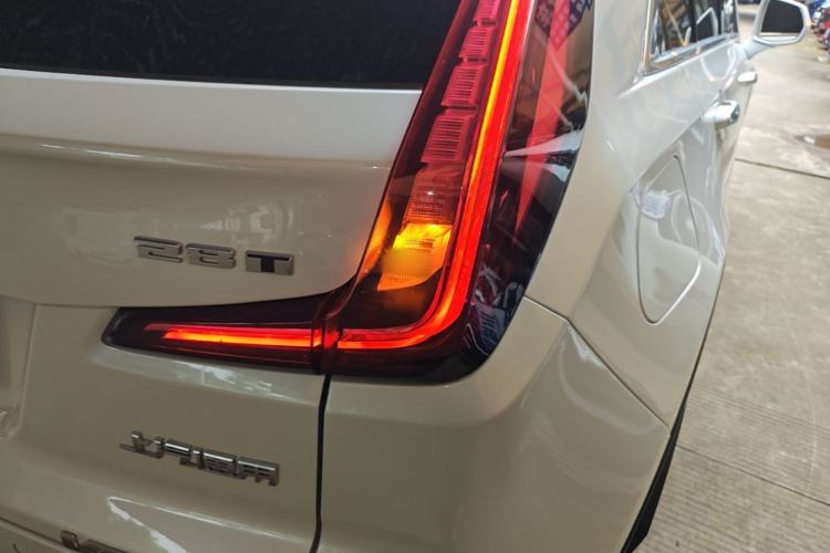 Used Cadillac XT4 2020 Revised Version 28T Two-Wheel Drive Tech Edition Right Rear Taillight