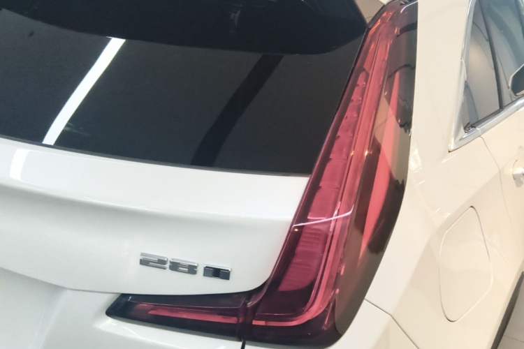 Used Cadillac XT4 2020 Revised Version 28T Two-Wheel Drive Tech Edition Right Rear Taillight