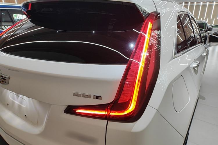 Used Cadillac XT4 2020 28T Two-Wheel-Drive Leading Version Right Rear Taillight