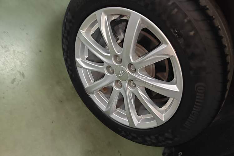 Used Cadillac XT4 2020 Revised Version 28T Two-Wheel Drive Tech Edition Right Rear Wheel Hub