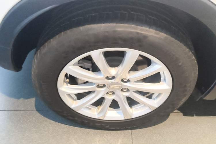 Used Cadillac XT4 2020 Revised Version 28T Two-Wheel Drive Tech Edition Right Rear Wheel Hub