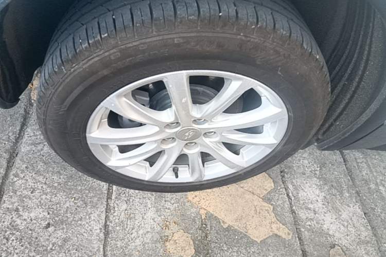 Used Cadillac XT4 2020 Revised Version 28T Two-Wheel Drive Tech Edition Right Rear Wheel Hub