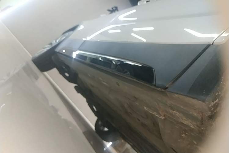 Used Cadillac XT4 2020 28T 4x4 Platinum Sport Edition Right Side Sill