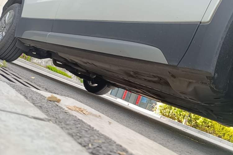Used Cadillac XT4 2020 28T Two-Wheel-Drive Leading Version Right Side Sill