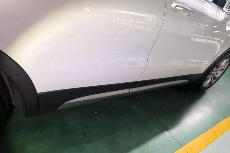 Used Cadillac XT4 2020 Revised Version 28T Two-Wheel Drive Luxury Edition Right Side Sill