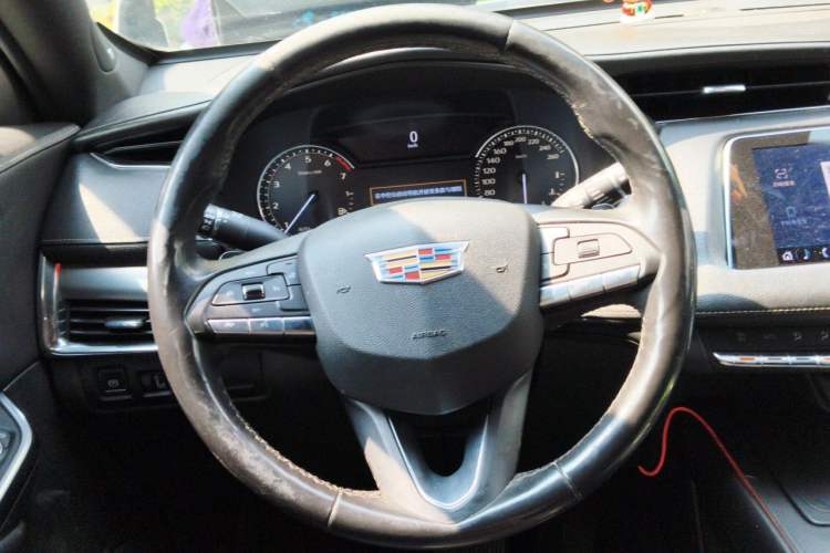 Used Cadillac XT4 2020 28T Two-Wheel-Drive Leading Version Steering Wheel