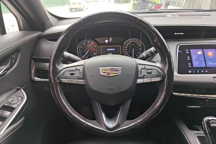 Used Cadillac XT4 2020 28T Two-Wheel-Drive Luxury Version Steering Wheel