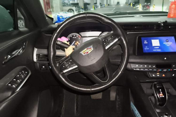 Used Cadillac XT4 2020 28T Two-Wheel-Drive Leading Version Steering Wheel