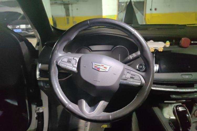 Used Cadillac XT4 2020 Revised Version 28T Two-Wheel Drive Leading Edition Steering Wheel