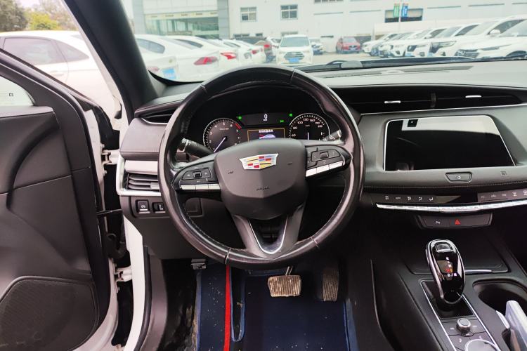 Used Cadillac XT4 2020 Revised Version 28T Two-Wheel Drive Tech Edition Steering Wheel