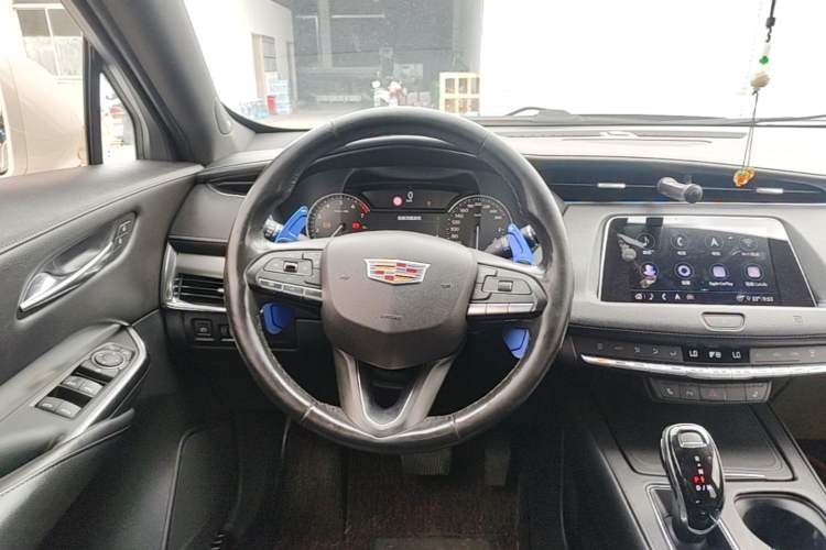 Used Cadillac XT4 2020 28T Two-Wheel-Drive Leading Version Steering Wheel