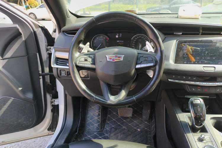 Used Cadillac XT4 2020 28T Two-Wheel-Drive Leading Version Steering Wheel