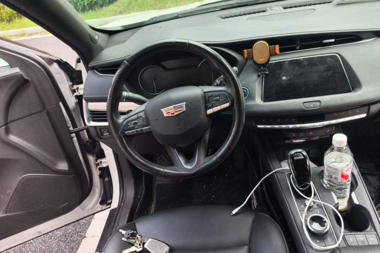 Used Cadillac XT4 2020 28T Two-Wheel-Drive Leading Version Steering Wheel