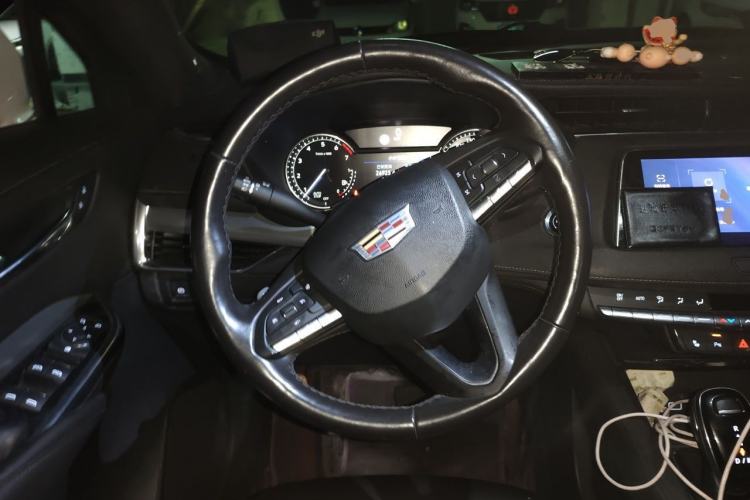 Used Cadillac XT4 2020 28T Two-Wheel-Drive Luxury Version Steering Wheel