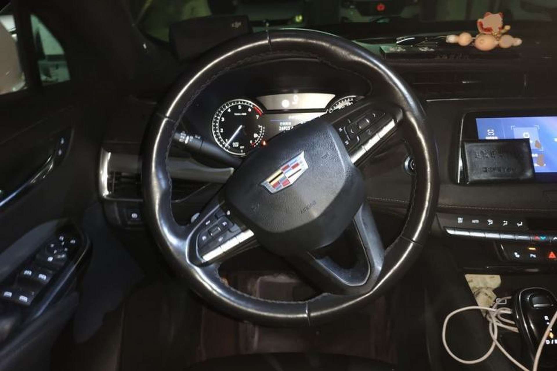 Used Cadillac XT4 2020 28T Two-Wheel-Drive Luxury Version Steering Wheel