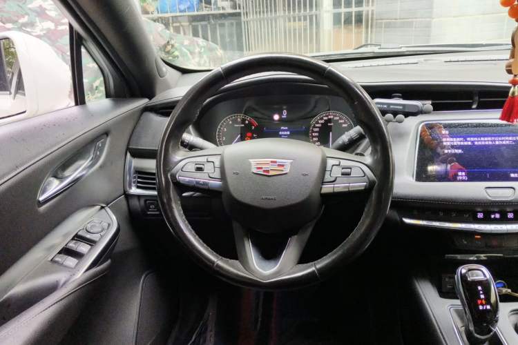 Used Cadillac XT4 2020 28T Two-Wheel-Drive Luxury Version Steering Wheel