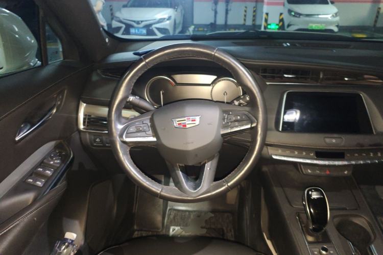 Used Cadillac XT4 2020 28T Two-Wheel-Drive Luxury Version Steering Wheel