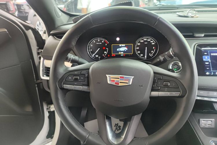 Used Cadillac XT4 2020 Revised Version 28T Two-Wheel Drive Leading Edition Steering Wheel