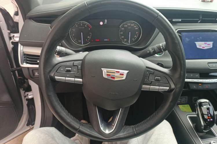 Used Cadillac XT4 2020 Revised Version 28T Two-Wheel Drive Leading Edition Steering Wheel