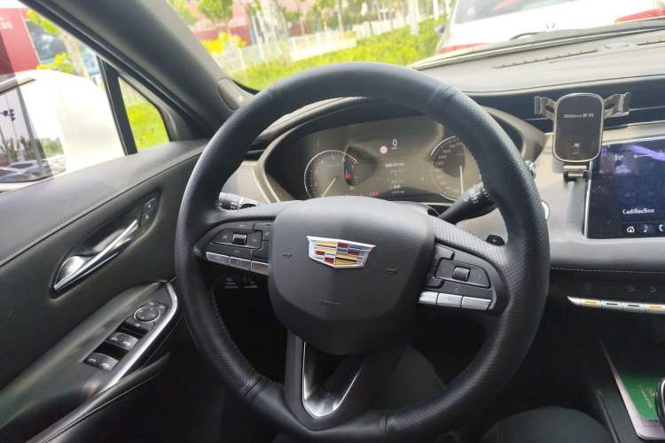 Used Cadillac XT4 2020 28T Two-Wheel-Drive Leading Version Steering Wheel