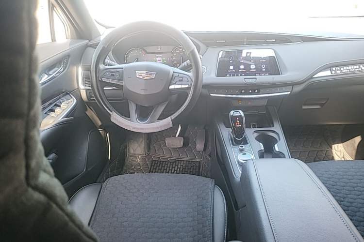 Used Cadillac XT4 2020 Revised Version 28T Two-Wheel Drive Tech Edition Steering Wheel