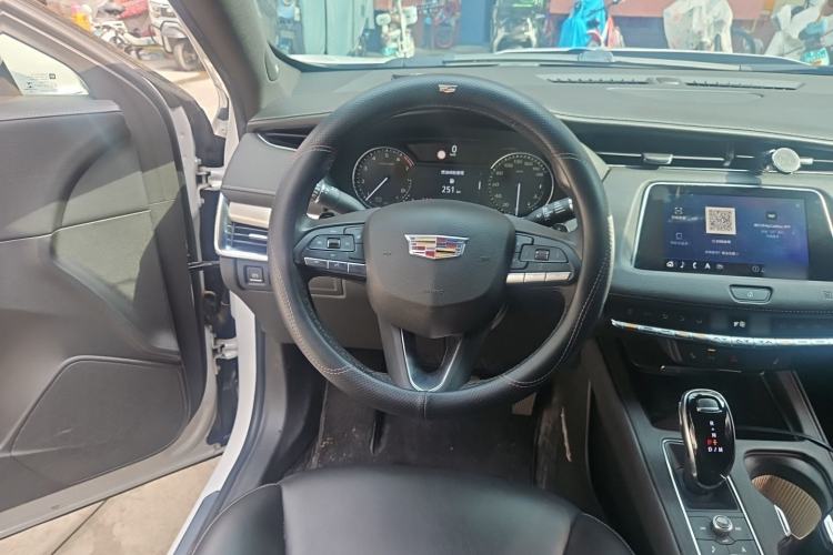 Used Cadillac XT4 2020 Revised Version 28T Two-Wheel Drive Luxury Edition Steering Wheel