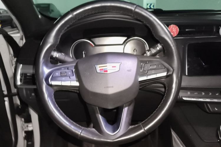 Used Cadillac XT4 2020 Revised Version 28T Two-Wheel Drive Luxury Edition Steering Wheel