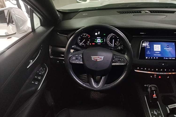 Used Cadillac XT4 2020 28T Two-Wheel-Drive Leading Version Steering Wheel