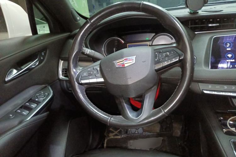 Used Cadillac XT4 2020 Revised Version 28T Two-Wheel Drive Leading Edition Steering Wheel