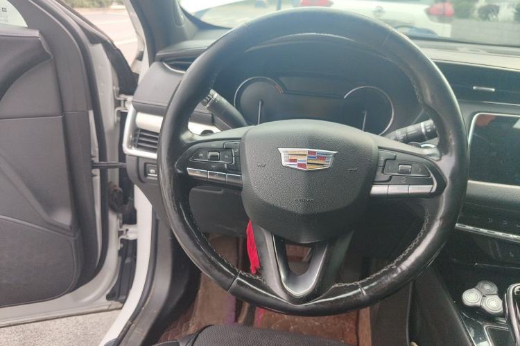 Used Cadillac XT4 2020 28T Two-Wheel-Drive Leading Version Steering Wheel
