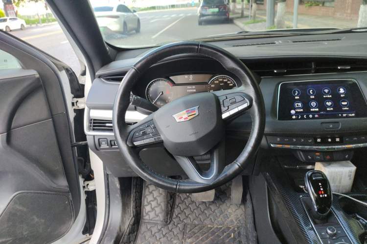 Used Cadillac XT4 2020 28T Two-Wheel-Drive Luxury Version Steering Wheel