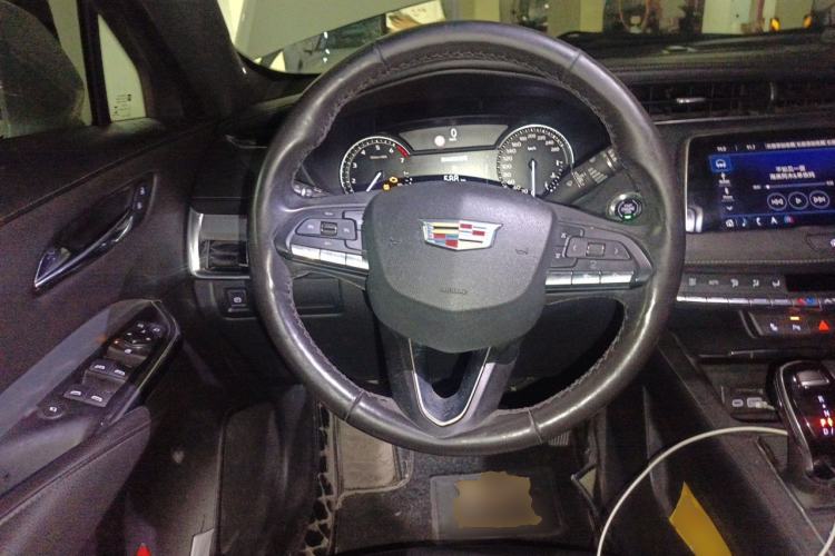Used Cadillac XT4 2020 28T Two-Wheel-Drive Leading Version Steering Wheel