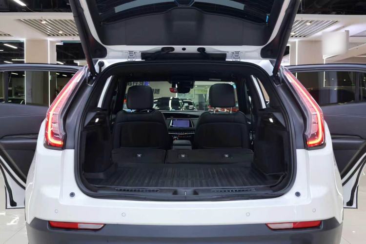 Used Cadillac XT4 2020 28T 4x4 Platinum Sport Edition Trunk