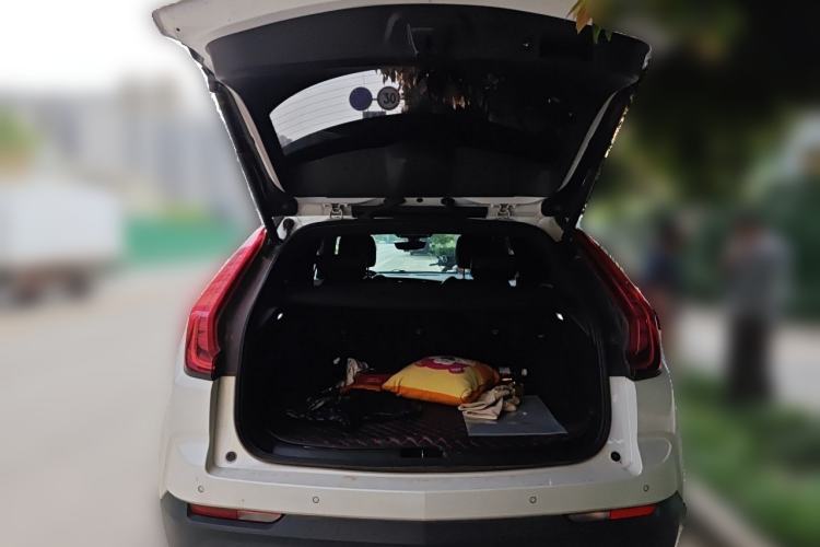 Used Cadillac XT4 2020 28T Two-Wheel-Drive Luxury Version Trunk