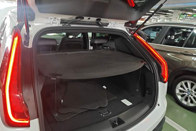 Used Cadillac XT4 2020 Revised Version 28T Two-Wheel Drive Tech Edition Trunk