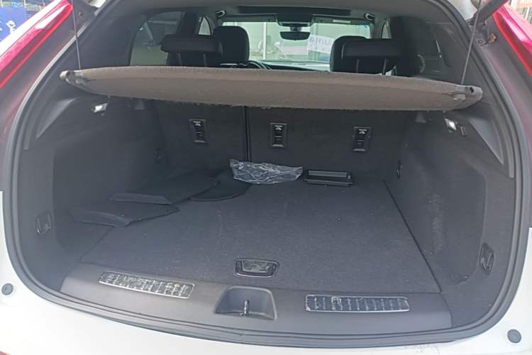 Used Cadillac XT4 2020 28T Two-Wheel-Drive Leading Version Trunk