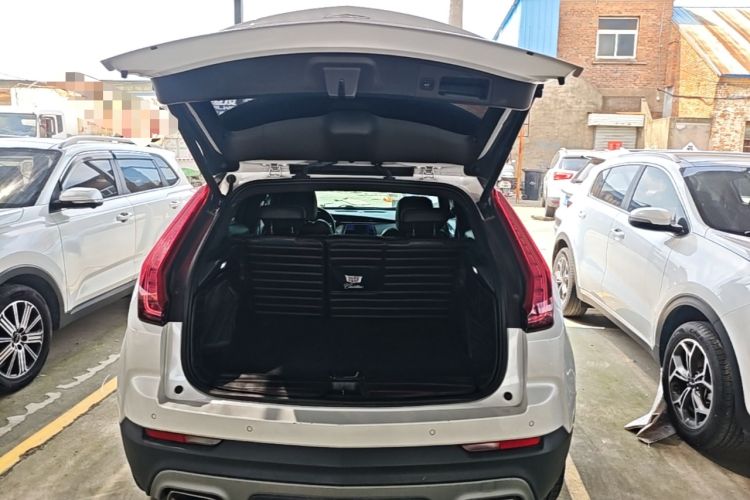 Used Cadillac XT4 2020 28T Two-Wheel-Drive Leading Version Trunk