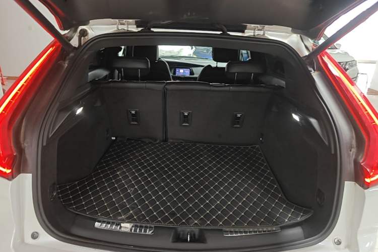 Used Cadillac XT4 2020 Revised Version 28T Two-Wheel Drive Leading Edition Trunk