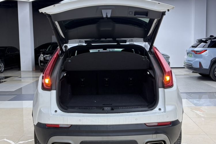 Used Cadillac XT4 2020 28T Two-Wheel-Drive Leading Version Trunk