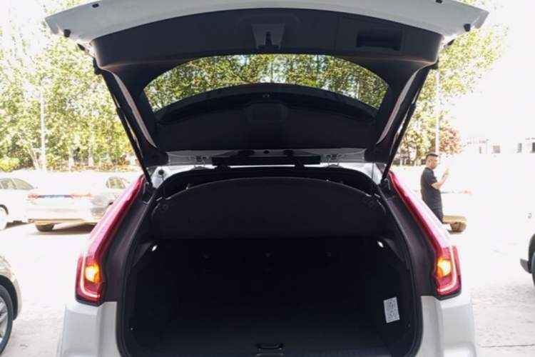 Used Cadillac XT4 2020 Revised Version 28T Two-Wheel Drive Tech Edition Trunk