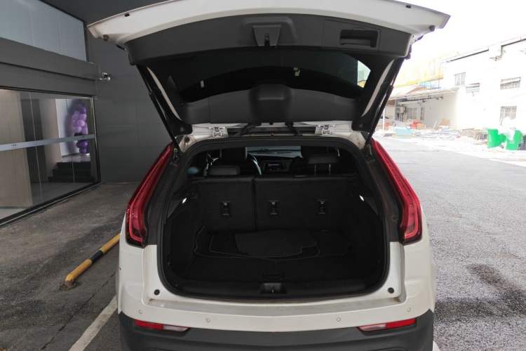 Used Cadillac XT4 2020 Revised Version 28T Two-Wheel Drive Tech Edition Trunk