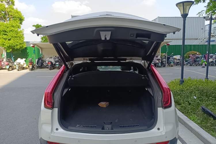 Used Cadillac XT4 2020 28T Two-Wheel-Drive Leading Version Trunk