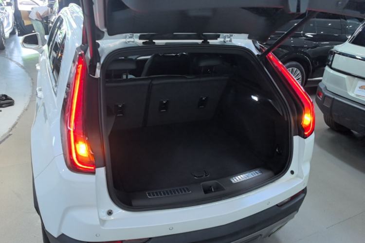 Used Cadillac XT4 2020 Revised Version 28T Two-Wheel Drive Leading Edition Trunk