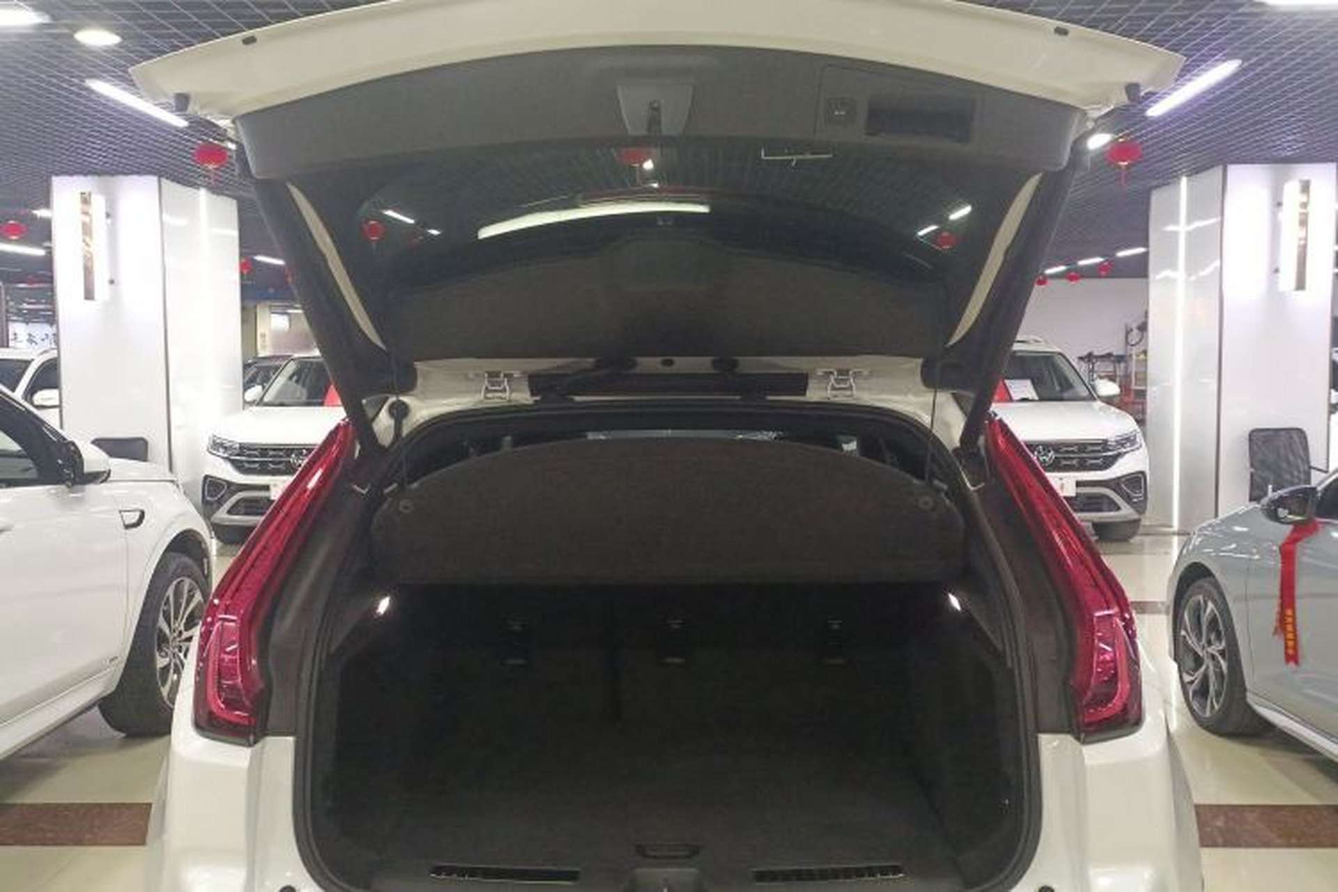 Used Cadillac XT4 2020 28T Two-Wheel-Drive Leading Version Trunk