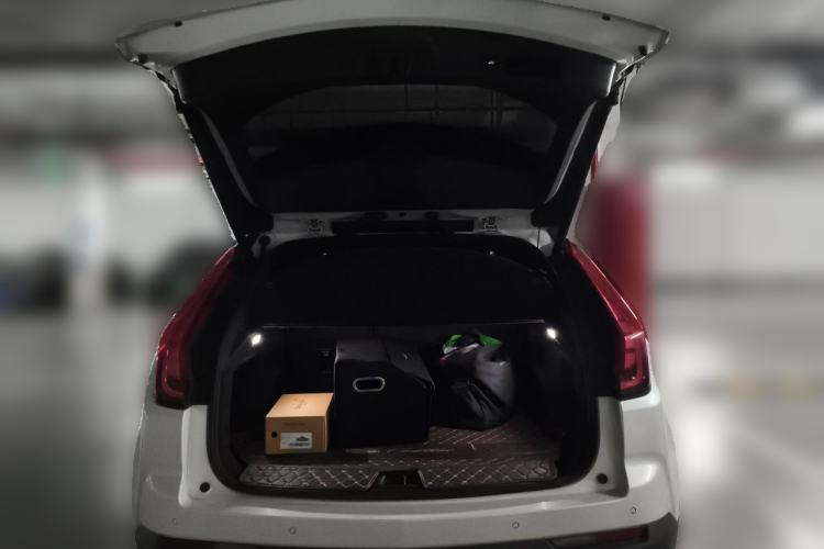 Used Cadillac XT4 2020 Revised Version 28T Two-Wheel Drive Luxury Edition Trunk