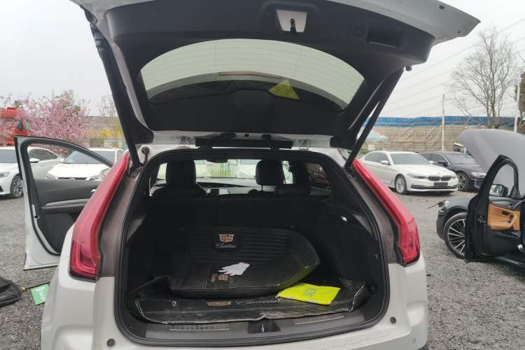 Used Cadillac XT4 2020 28T Two-Wheel-Drive Leading Version Trunk