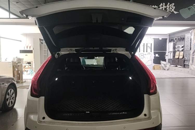 Used Cadillac XT4 2020 28T Two-Wheel-Drive Leading Version Trunk